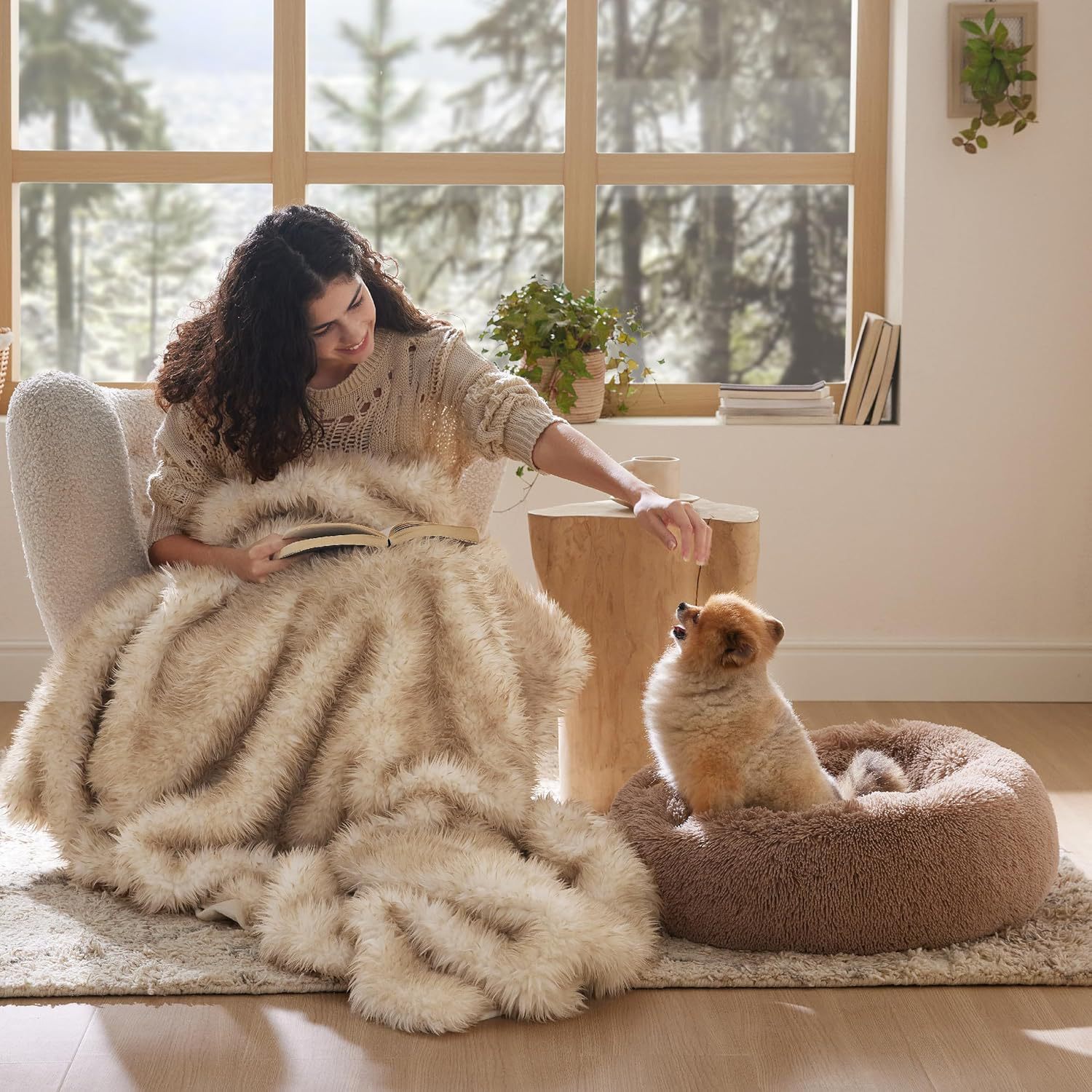 Indoor Solid Color Round Fluffy Plush Pet Bed